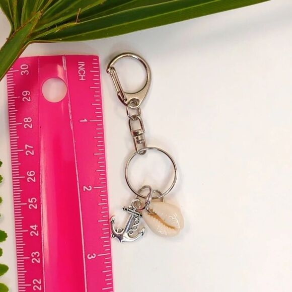 Seashell Keyring Anchor and Puka Shell Florida - Picture 5 of 9